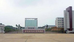 ����ҽѧ�ߵ�ר��ѧУ